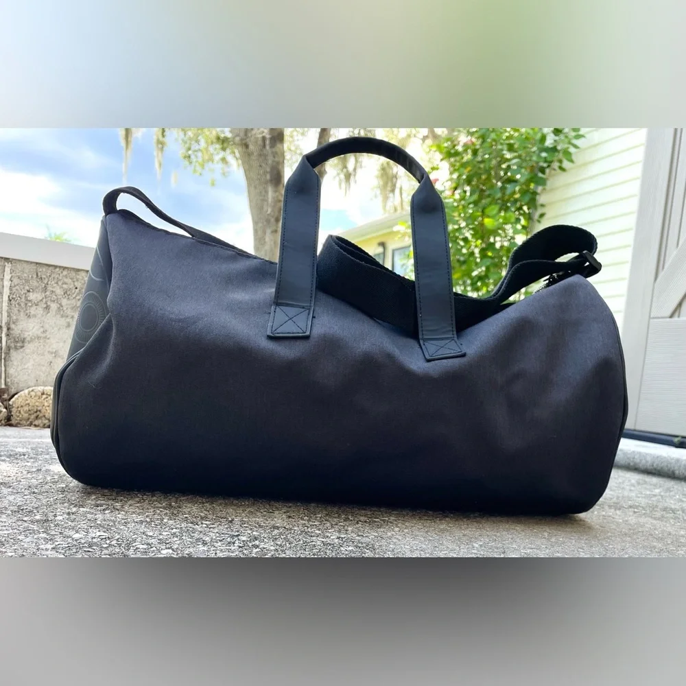 *NEW* AZZARO Men’s  Black Duffle/Travel/Gym/Overnight Bag - Black - Crossbody